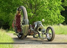Motor Custom Steampunk dengan Detail Mekanis Unik